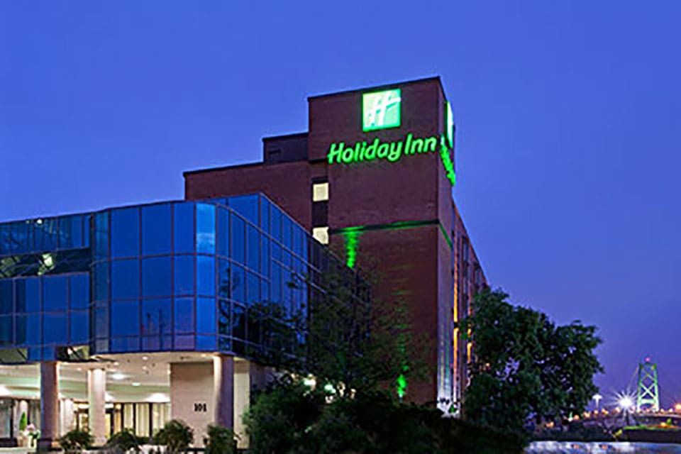 6-holiday_inn_external