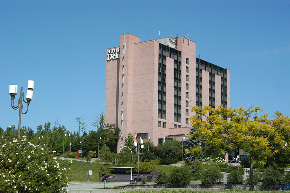 1 Delta Sherbrooke - extérieur été